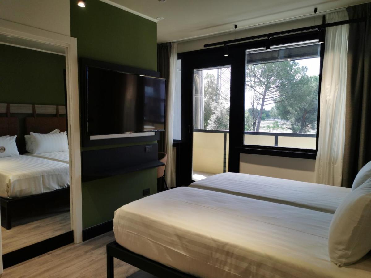 Hotel Mercure Cinecitta Rome